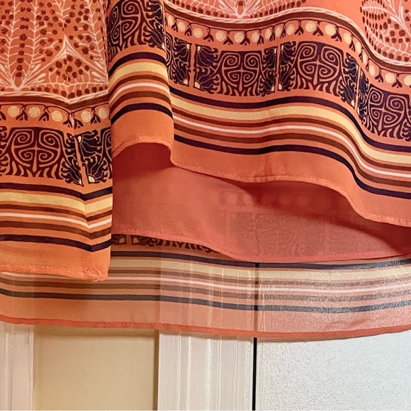 Max Studio Gorgeous salmon colored floral pattern sleeveless blouse; keyhole; M - Picture 4 of 8